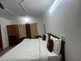 Sitara Ambience Resort Halwani-Kaichi dham Bypass Road - Bhowāli - 6