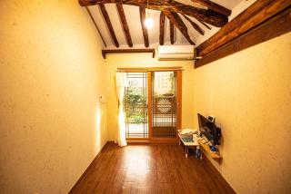 Jeonju Onggi Jonggi Hanok Stay - 3