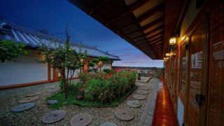 Jeonju hanokmaeulsukbak hanokmidam - 5