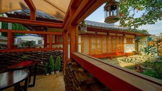 Jeonju hanokmaeulsukbak hanokmidam - 1