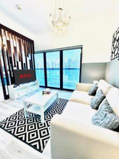 Elegant Condo to stay with Spectacular Marina View - 0