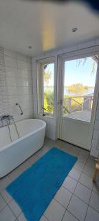 Charming Figeholm House with Private Jetty and Sauna - Figeholm - 2