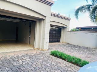 OR Tambo Airport Mansion ,Self Catering Holiday Home - 7