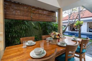 Tranquil Villa 3 Br Retreat In Berawa - Canggu - 2