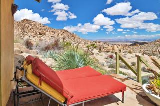 Joshua Tree Oasis I Desert retreat with hot tub, BBQ & backyard trail access - Joshua Tree - 5