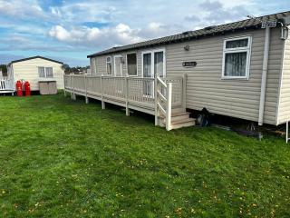 Lovely Serenity caravan is situated on the Norfolk Broads - Lowestoft - 0