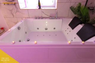 Escale secrète Montargis Jacuzzi Appart Climatisé Parking gratuit - 1