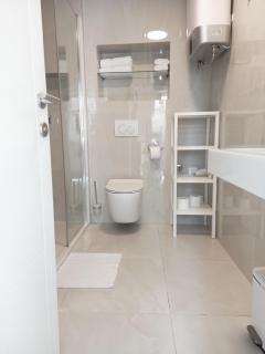 Bruno Split Centre Apartment and Room - 5