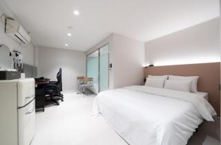 Cream Hotel - Guri - 0