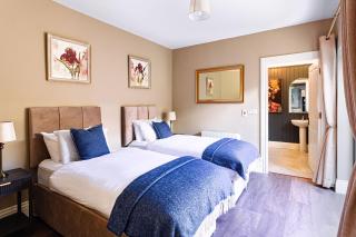 JB O Sheas self catering pub - 1