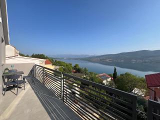 Pet Friendly Cozy Apartments near beach - Donji Karin - 4
