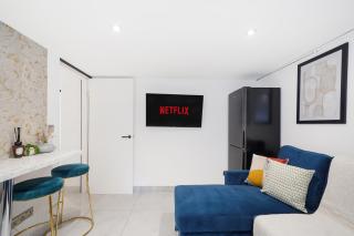Boutique and Comfortable Apartment with Parking - Castleford - 6