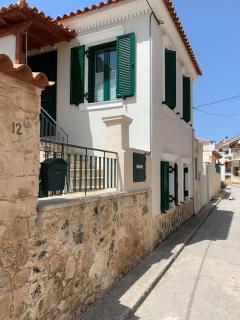 Central Stonehouse in Aegina - Egina - 8
