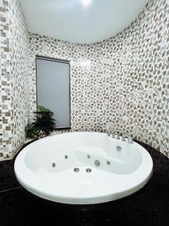 LetuB02 Large Bathtub Business Couple Suite Family Travel Area 1 Adjacent - 0