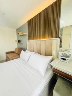 Modern Condo Room with City View - 5