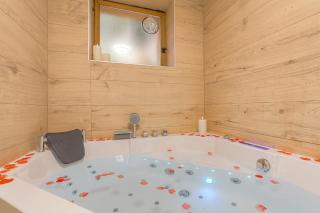 Mairie Lyon 2 LBRomantic ambience with whirlpool baths - Collonges-au-Mont-dʼOr - 3