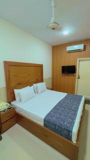 E Town Room Guest House Karachi - 4