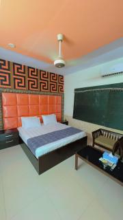 E Town Room Guest House Karachi - 6