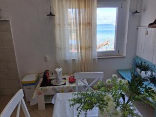Apartment Maestrol - Zastražišće - 1