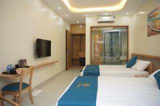STAR HOTEl - - 4