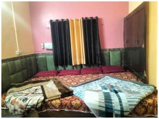 A PREMIUM HOTEL SHREE GOPAL # NIKETAN Near Sri Krishna Janmabhoomi-Mathura Railway Station - Parking Facilities - Fully Air Conditioning Hotel - A Top Rated Luxuary Hotel - Mathura - 1