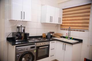 RealShala Stylish & Cozy 1-BR Adjiriganor - Ashalebotwe - 9