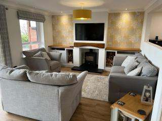 Ivydene Luxury Cottage with Covered Hot Tub - 7