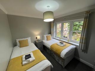 Ivydene Luxury Cottage with Covered Hot Tub - 3