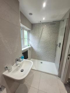 Ivydene Luxury Cottage with Covered Hot Tub - Malvern Wells - 2