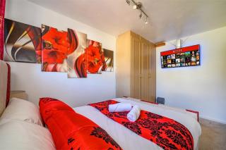 51VL - Stylish Home with Hot Tub in Hawksworth - Kirkstall - 8