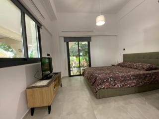 Niki Breeze - Newly Renovated Elite Garden Suite - 8