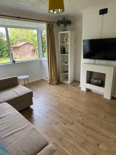 House number 8 sleeps up to 6 People with Smart TVs in Every Room - Wellington - 9