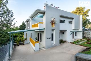 StayVista at Villa Aruvi with Bonfire, Lawn - 9