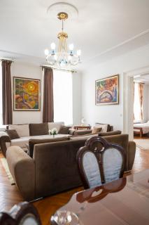Royal Meeting Point Apartment Family & Group Friendly up to 8 - 5