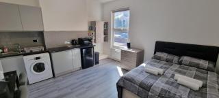 Modern Studio Flat, City Centre - Coventry - 2
