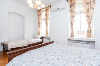 Royal Meeting Point Apartment in Old Town Family and Group friendly - 1