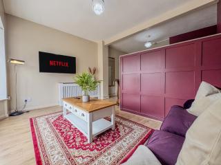 Spacious 1BDR Apartment By Torr Property Group Short Lets & Serviced Accommodation With Free WiFi Stratford Upon Avon - 9