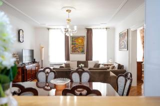 Royal Meeting Point - Heart of Sarajevo with a VIEW - Sarajevo - 8