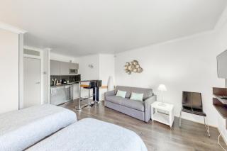 7mn walk to Metro, in ApartHotel - Courbevoie - 9