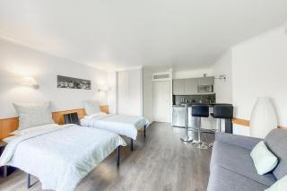 7mn walk to Metro, in ApartHotel - Courbevoie - 2
