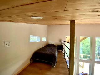 NEW! Cedar Hill Cabin • 2bed •2bath•Hot Tub - Marble Falls - 6