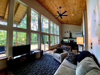 NEW! Cedar Hill Cabin • 2bed •2bath•Hot Tub - Marble Falls - 4