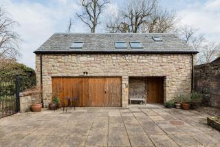 Converted Historical Stone Coach House - Glasgow - 2