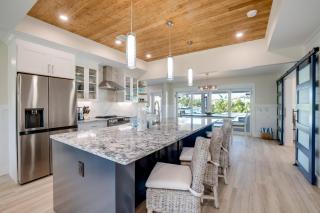 Come Sail A Bay, canal front with dock, 3 beds and 3 baths, single level - Holmes Beach - 3