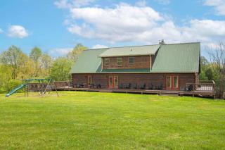 Secluded 18-Acres with Pool Hot Tub Pool Table - Fairview - 2