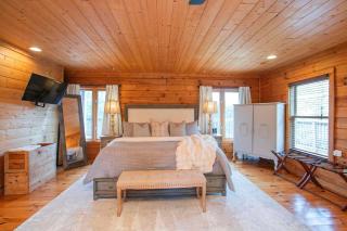 Secluded 18-Acres with Pool Hot Tub Pool Table - 9