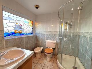 Large 4 Bedroom Detached Home - Private Driveway - Quiet Neighbourhood - Belfast - 5