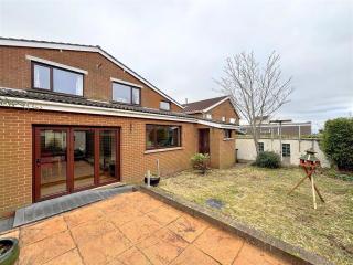 Large 4 Bedroom Detached Home - Private Driveway - Quiet Neighbourhood - Belfast - 3