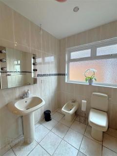 Large 4 Bedroom Detached Home - Private Driveway - Quiet Neighbourhood - Belfast - 4