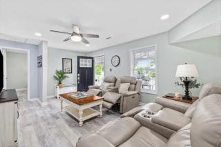 Pet Friendly Stunning & Modern 3-2 in Garden City - Myrtle Beach - 0